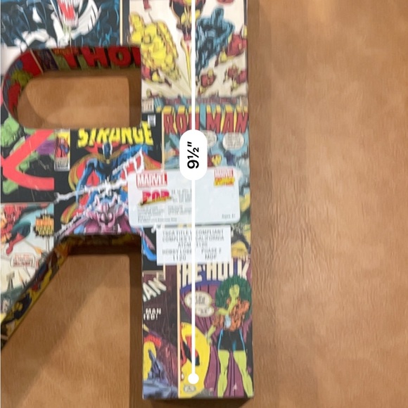 Marvel Multicolor Comic-Letter R Décor - Picture 3 of 3